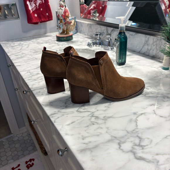 Tommy Hilfiger Tan Ankle Booties - Picture 3 of 5